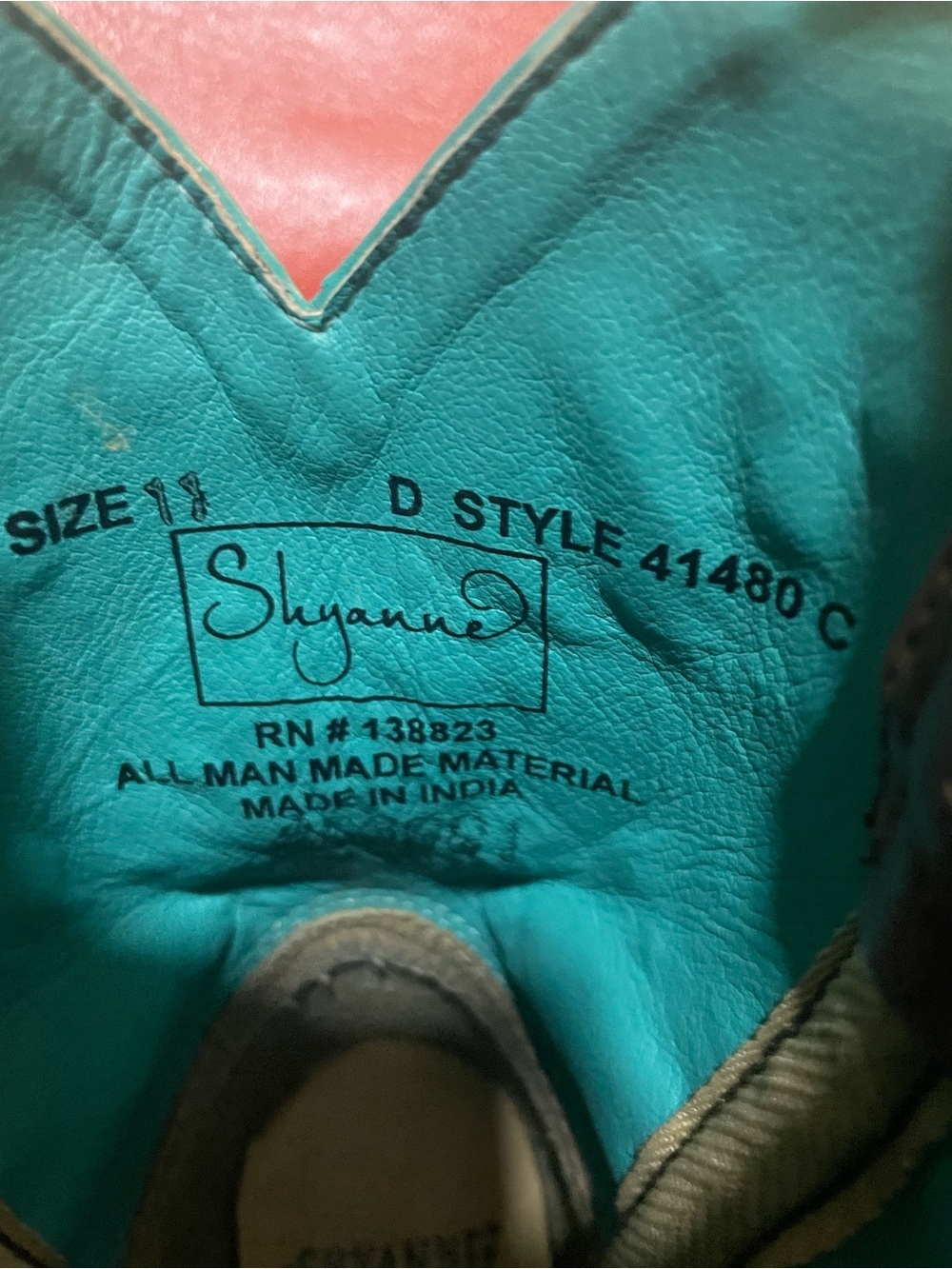 Girls “Shyanne” snip toed cowboy boots. - Picture 5 of 6